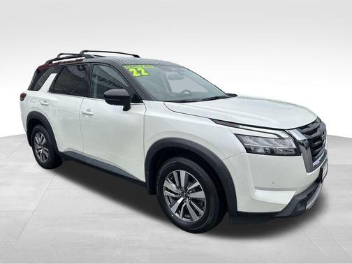 2022 Nissan Pathfinder SL