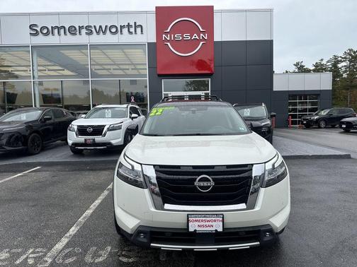 2022 Nissan Pathfinder SL