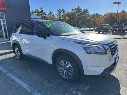 2022 Nissan Pathfinder SL