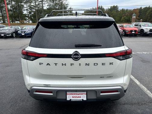 2022 Nissan Pathfinder SL