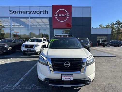 2022 Nissan Pathfinder SL
