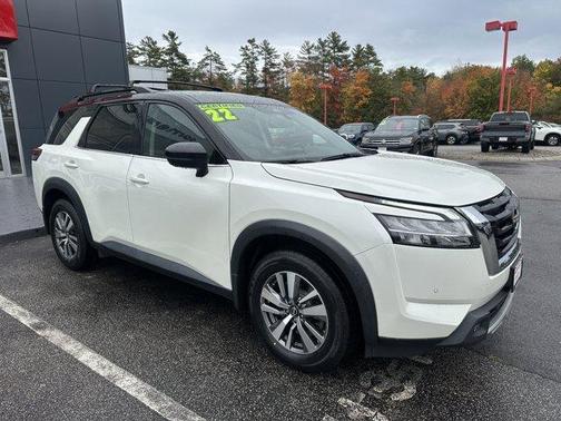 2022 Nissan Pathfinder SL