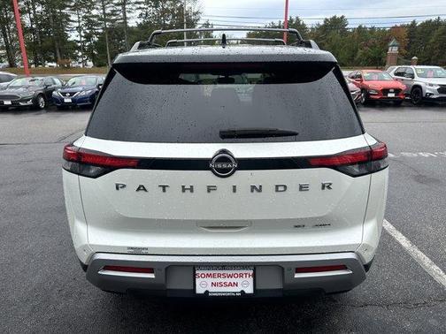 2022 Nissan Pathfinder SL