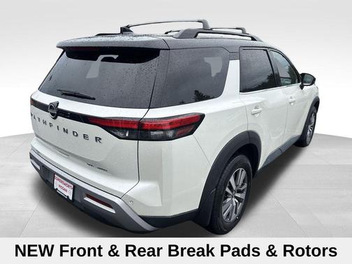 2022 Nissan Pathfinder SL