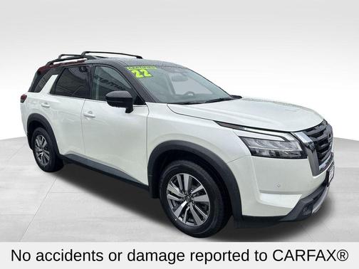 2022 Nissan Pathfinder SL