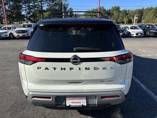 2022 Nissan Pathfinder SL