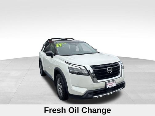 2022 Nissan Pathfinder SL