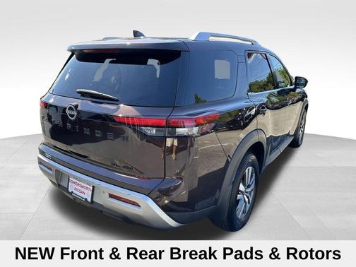 2022 Nissan Pathfinder SL