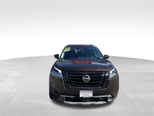2022 Nissan Pathfinder SL
