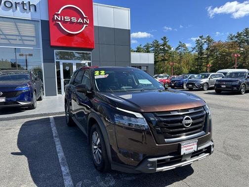 2022 Nissan Pathfinder SL
