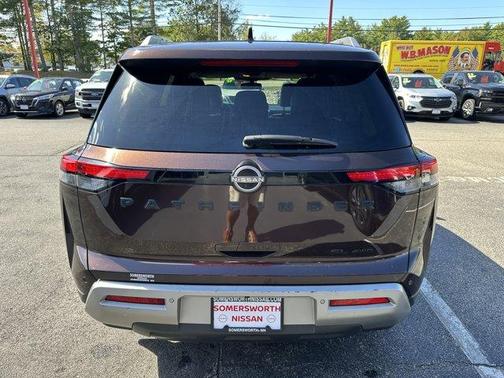 2022 Nissan Pathfinder SL