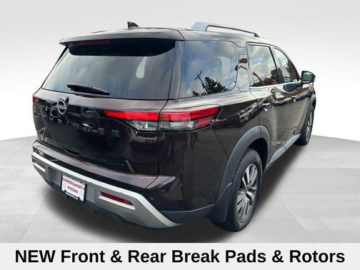 2022 Nissan Pathfinder SL