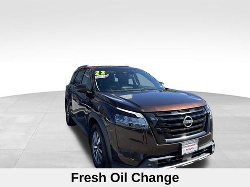 2022 Nissan Pathfinder SL