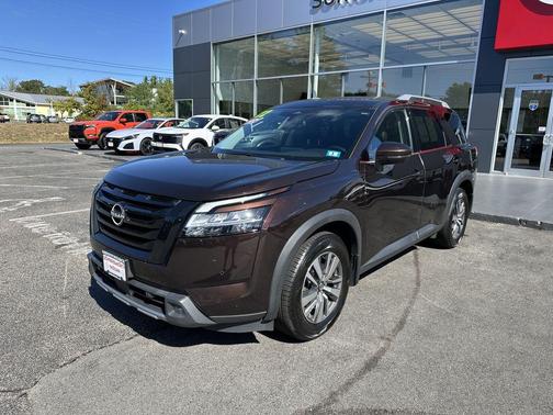 2022 Nissan Pathfinder SL