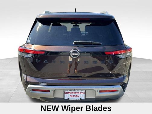 2022 Nissan Pathfinder SL