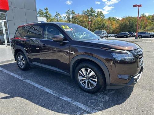 2022 Nissan Pathfinder SL