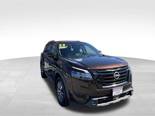 2022 Nissan Pathfinder SL