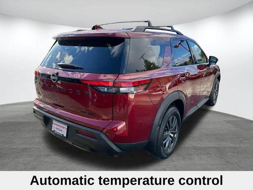 2022 Nissan Pathfinder SV