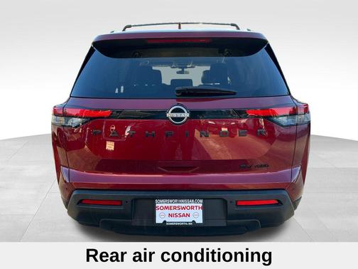 2022 Nissan Pathfinder SV