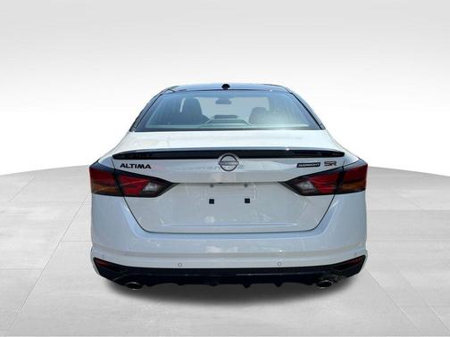 Pearl White 2026 Nissan Altima SR