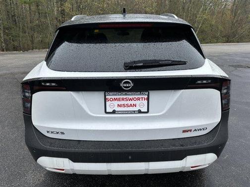 2025 Nissan Kicks SR