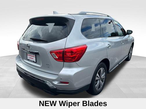 2020 Nissan Pathfinder SL