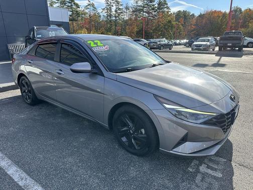 2022 Hyundai ELANTRA SEL