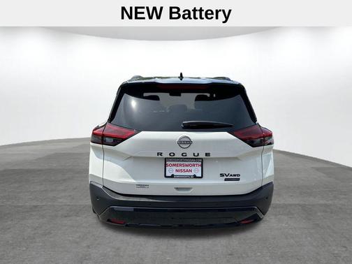 2 Tone White / Black Roof 2023 Nissan Rogue SV