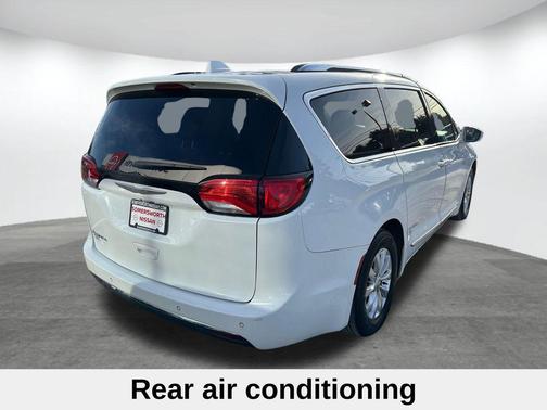 2018 Chrysler Pacifica Touring-L