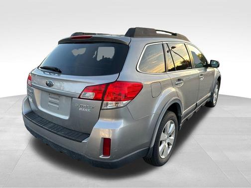 2010 Subaru Outback 2.5i