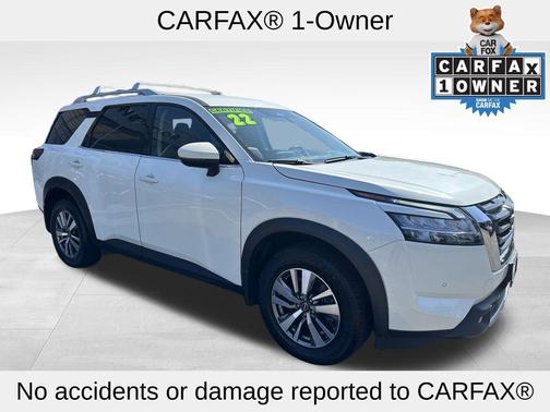 2022 Nissan Pathfinder SL