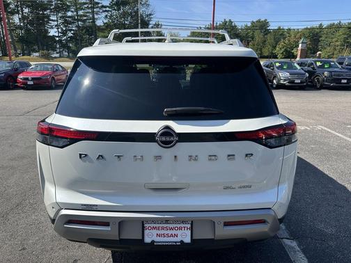 2022 Nissan Pathfinder SL
