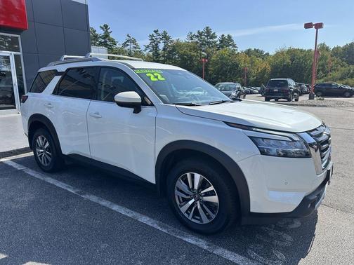 2022 Nissan Pathfinder SL