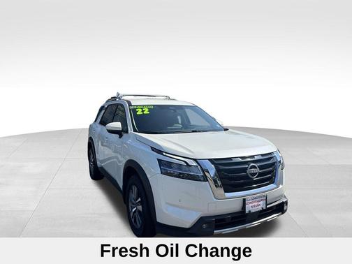 2022 Nissan Pathfinder SL