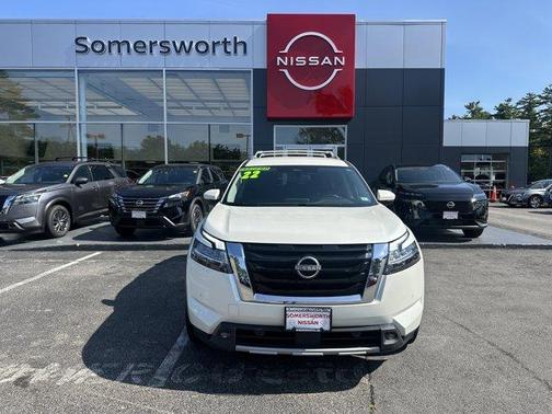 2022 Nissan Pathfinder SL