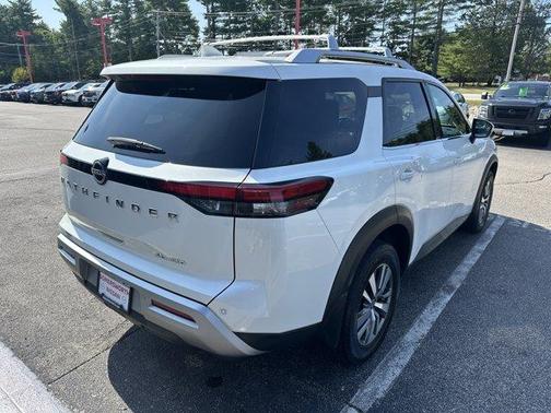 2022 Nissan Pathfinder SL