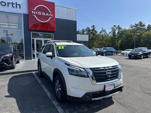 2022 Nissan Pathfinder SL