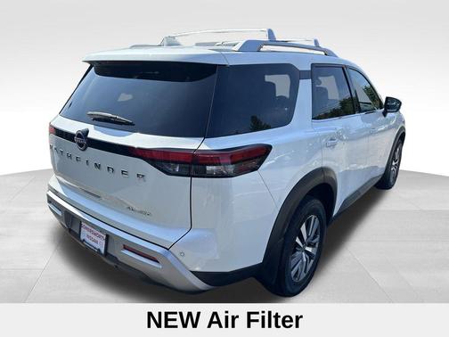 2022 Nissan Pathfinder SL