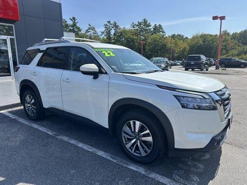 2022 Nissan Pathfinder SL