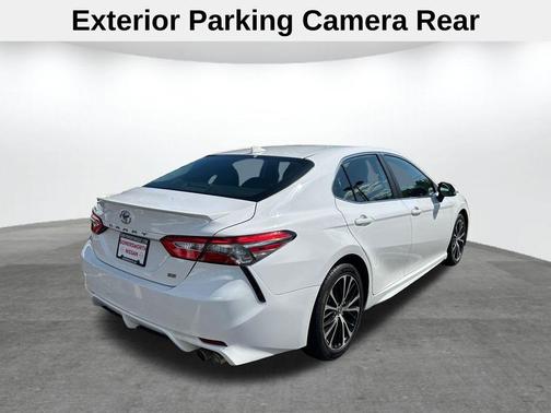 Super White 2019 Toyota Camry SE