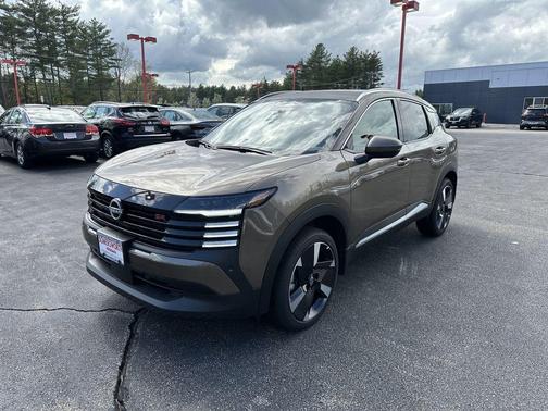 2025 Nissan Kicks SR