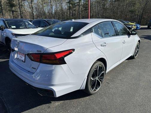 2025 Nissan Altima SR