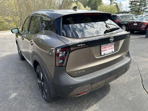 2025 Nissan Kicks SR
