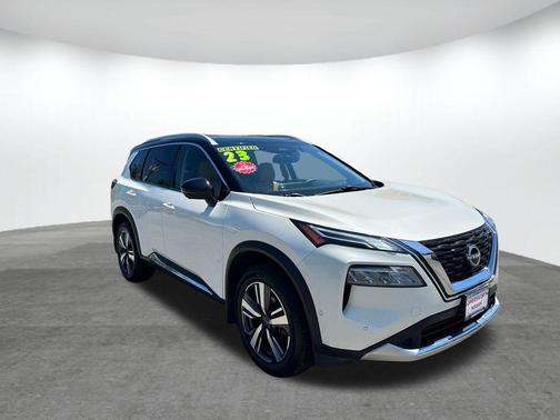 2 Tone White / Black Roof 2023 Nissan Rogue Platinum