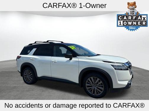 White 2024 Nissan Pathfinder SL