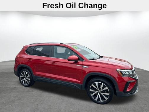 Kings Red 2022 Volkswagen Taos 1.5T SE