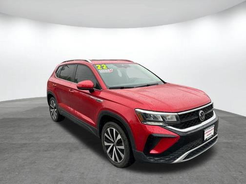 Kings Red 2022 Volkswagen Taos 1.5T SE
