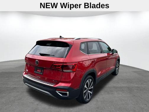 Kings Red 2022 Volkswagen Taos 1.5T SE
