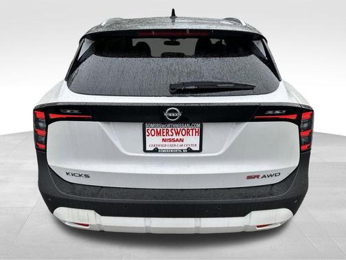 2025 Nissan Kicks SR