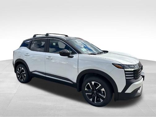 White 2027 Nissan Kicks SV
